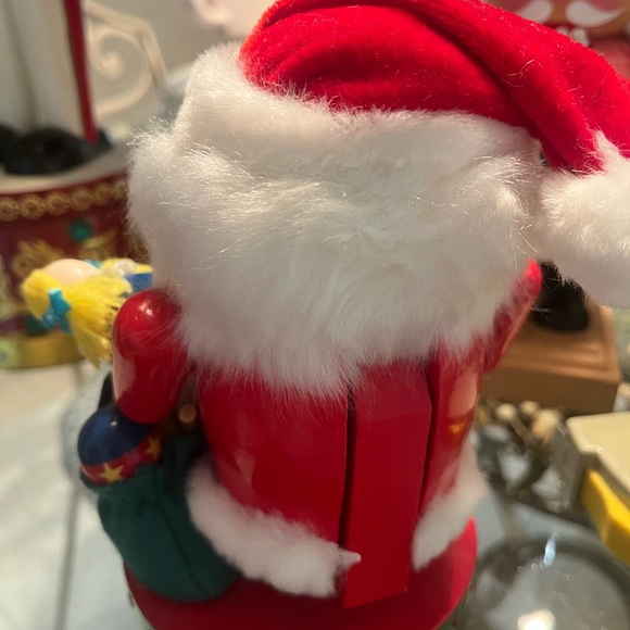 Santas Workshop 10th anniversary Piece - Picture 4 of 5